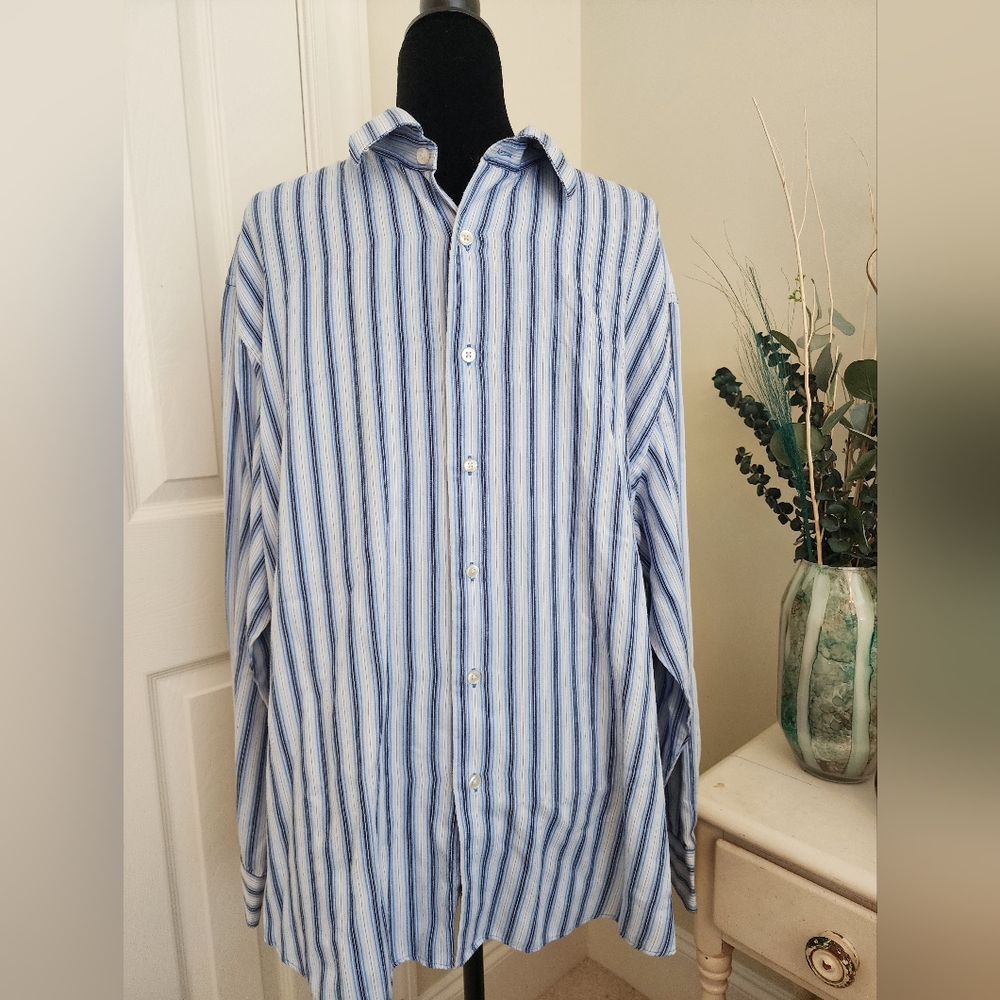 Men's Van Heusen Button Up Dress Shirt Size 17 - 17 1/2 / Equivalent to XL